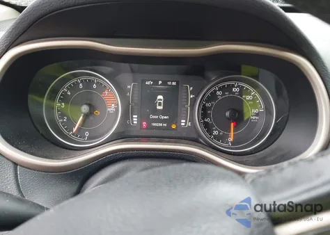 2016 Jeep Cherokee Latitude z USA, uszkodzony, nr VIN 1C4PJMCS2GW120079